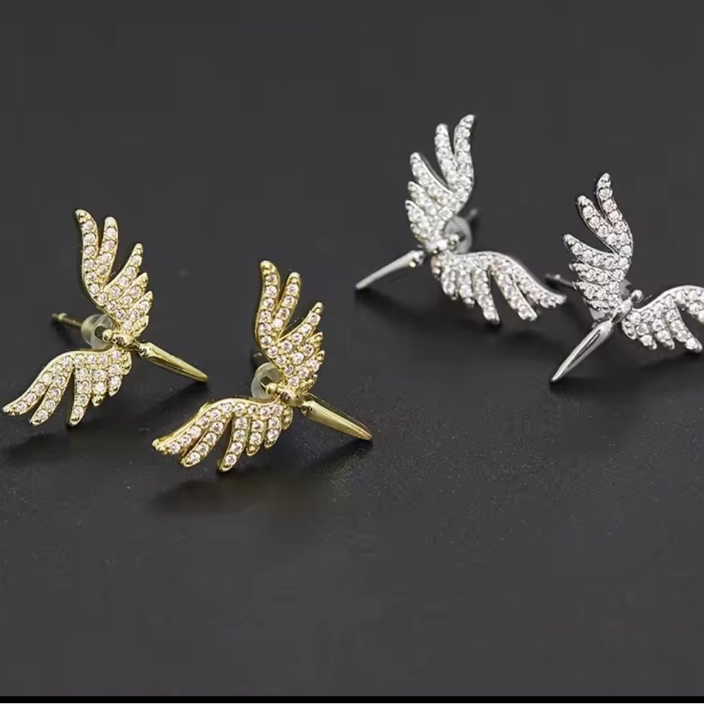 Angel Wings 18K Gold Stainless Steel Waterproof Jewelry Set - Picture 4 of 5